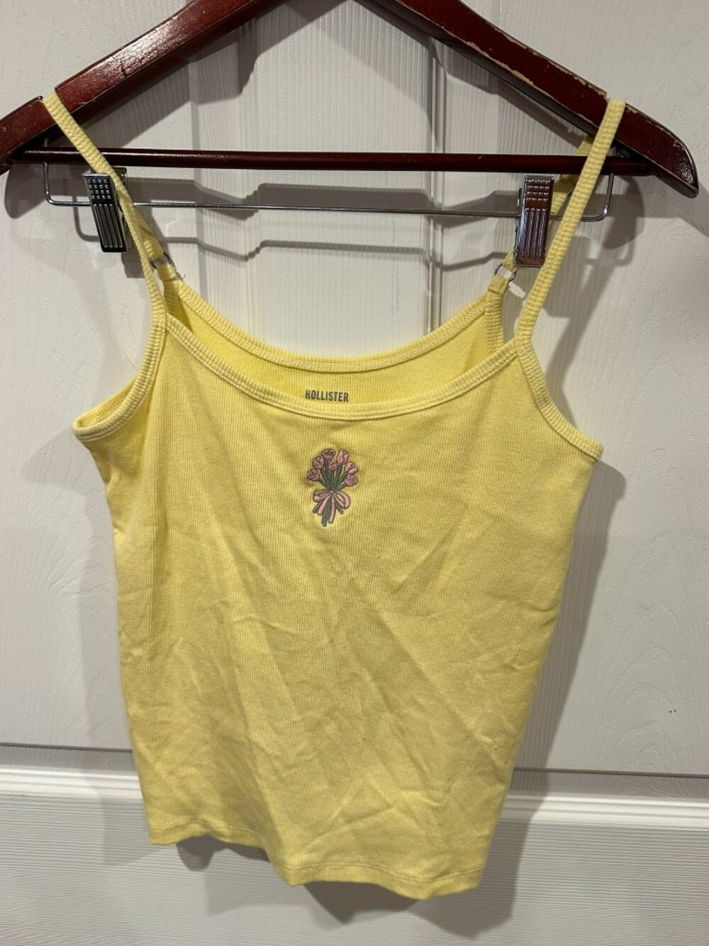 Hollister Women's Yellow Ribbed Knit Flower Embroidered Cami Tank Top L 348